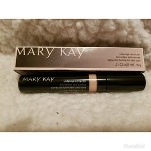 Undereye corrector